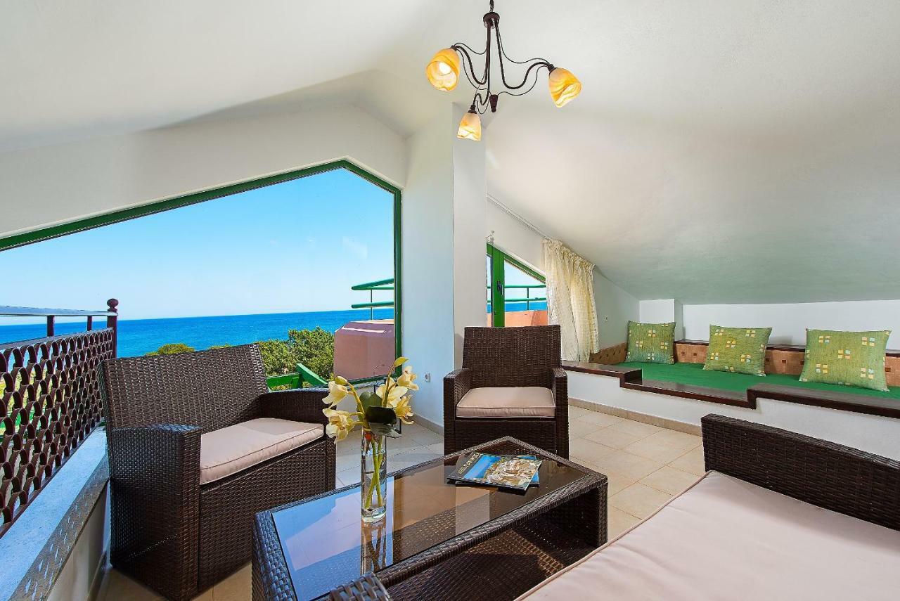 Beachfront Seashell Superior Villa *