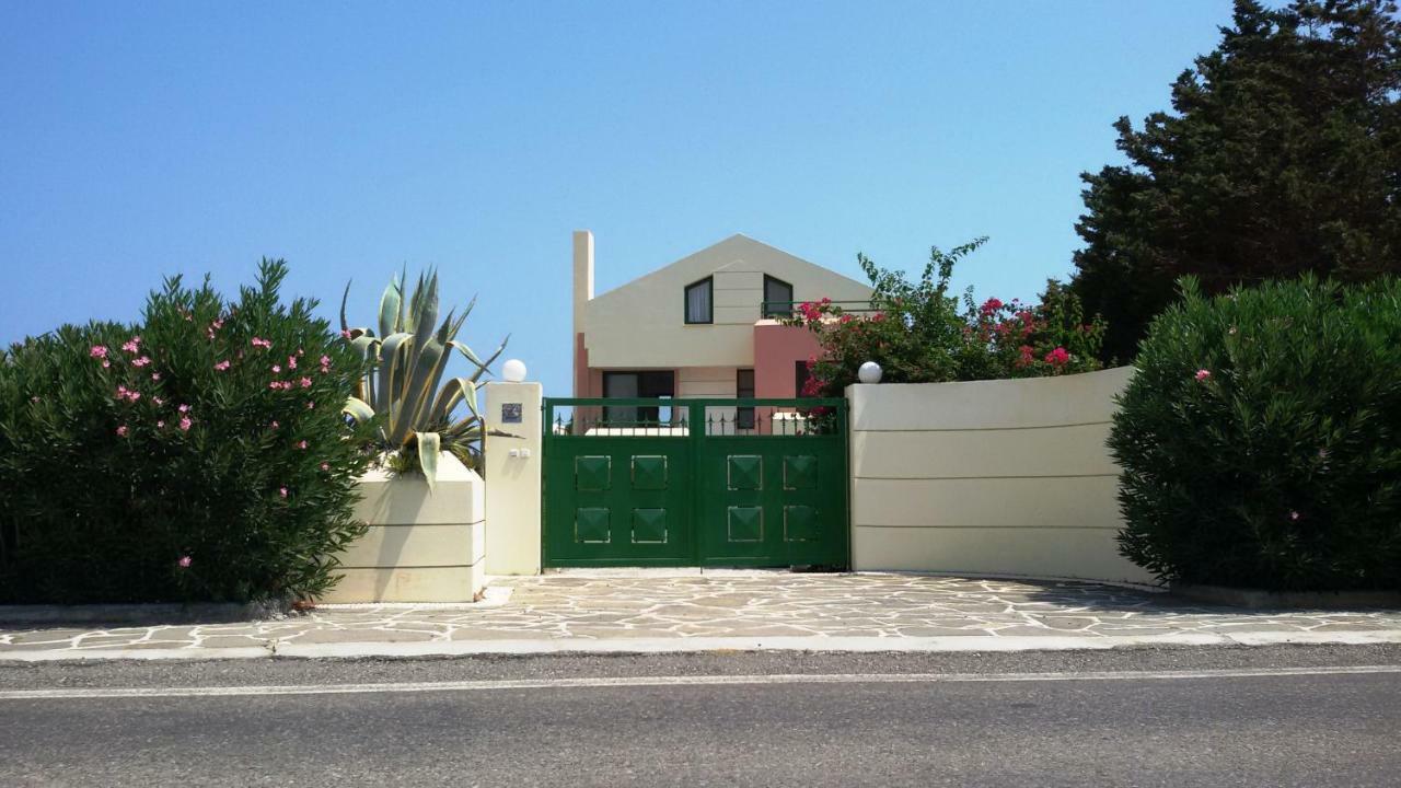 Villa Beachfront Seashell Superior Gennadi